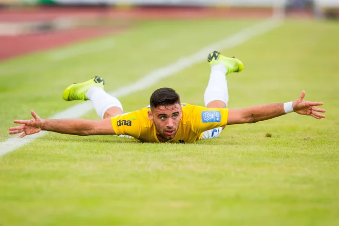 Komaj 19-letni Aljoša Matko je s tremi goli začel svojo prvo&nbsp; sezono med najboljšimi v Sloveniji. FOTO: NK Bravo/Sportida