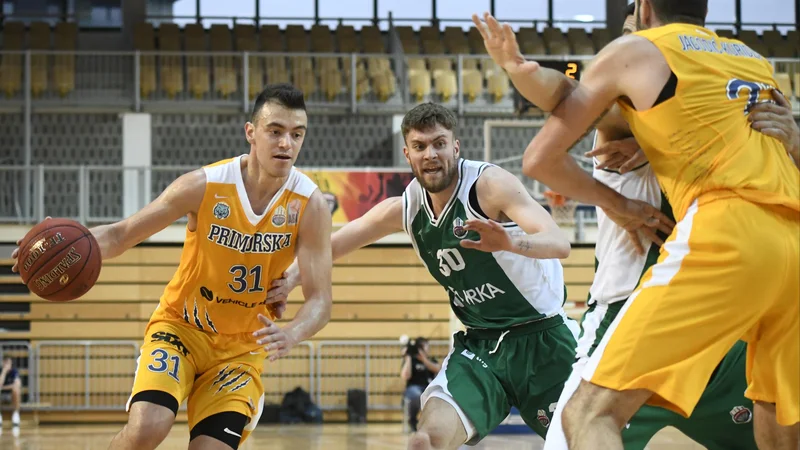 Fotografija: Žan Mark Šiško (levo) je ostal v Kopru, Dominik Mavra (30) je zapustil Krko. Foto Sixt Primorska