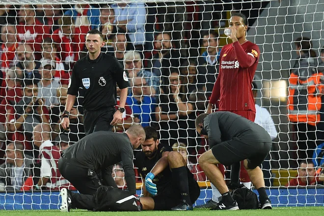 Vratar Liverpoola Alisson Becker bo moral počivati šest tednov. FOTO: AFP