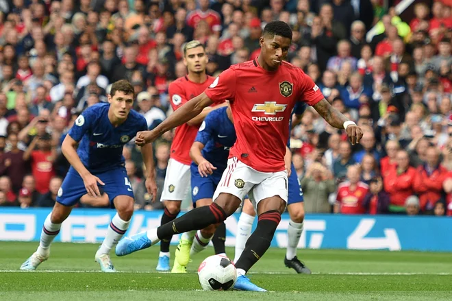 Napadalec Manchester Uniteda Marcus Rashford je z dvema goloma potopil Chelsea. FOTO: AFP