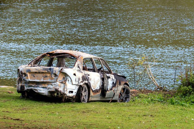 Nemalokrat avtomobil ukradejo, da z njim opravijo še kakšno drugo kriminalno dejanje, nato pa ga uničijo. FOTO: Shutterstock
