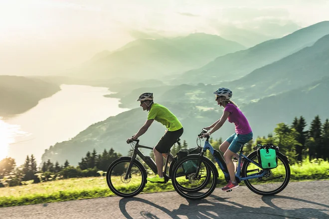 Kolesarjenje in kopanje gresta v južni Avstriji z roko v roki. FOTO: Uwe Geissler/Kärnten Werbung