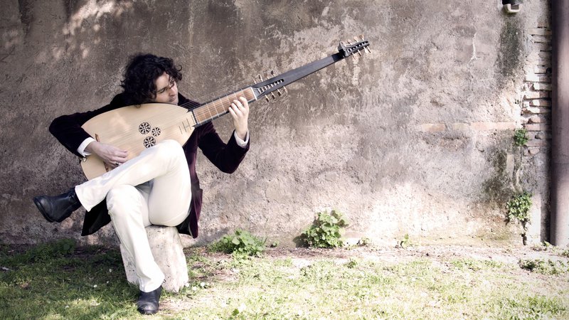Fotografija: Predstavil bo projekt L'ultimo romano: lutnjisti in kitaristi v Rimu med 17. in 18. stoletjem. Foto promocijsko gradivo