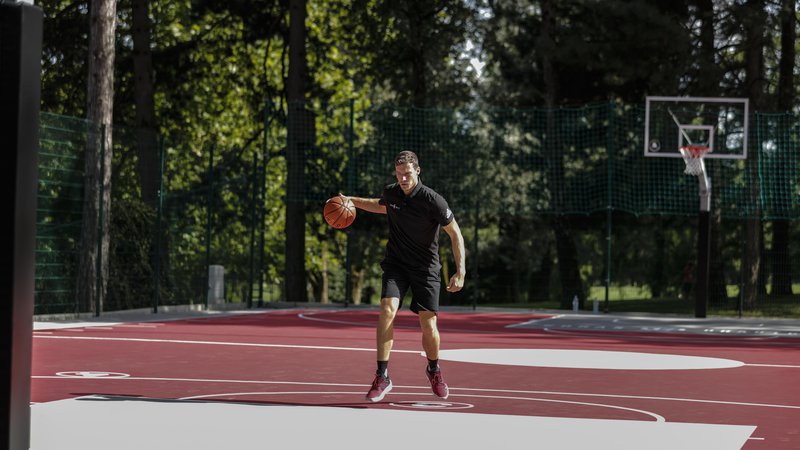 Fotografija: Goran Dragić med snemanjem videa o vadbi košarke v Tivoliju. FOTO: Uroš Hočevar/Delo