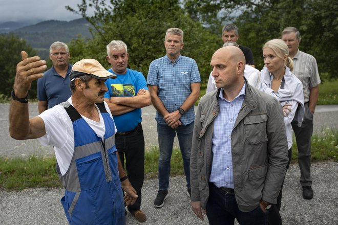 Minister je zaradi prepočasnega iskanja rešitev izgubil zaupanje sindikata kmetov. Zaradi tega si je prislužil tudi kazensko ovadbo, ki jo je prejšnji teden vložil državni svetnik Branko Tomažič. FOTO: Voranc Vogel/Delo