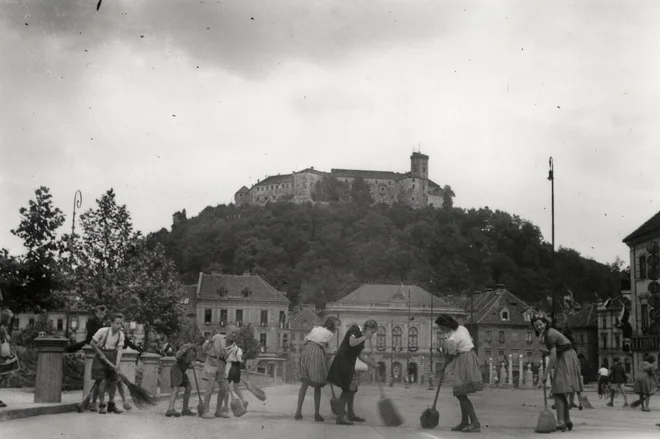 Pometanje Ljubljane. FOTO: Edi Šelhaus