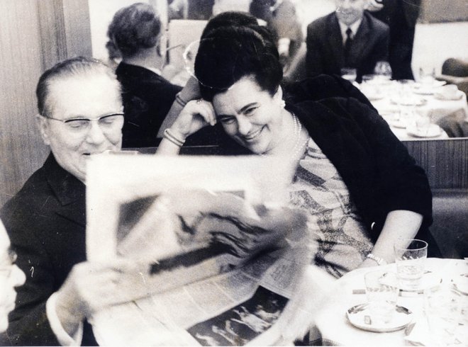 Josip in Jovanka Broz v hotelu Slon bereta Delo, 1969. FOTO: Edi Šelhaus
