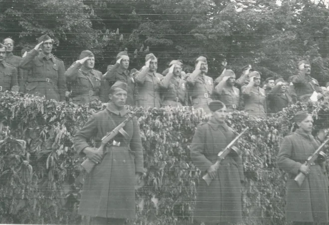 Prva slovenska vlada v Ajdovščini 5. maja leta 1945. FOTO: Edi Šelhaus