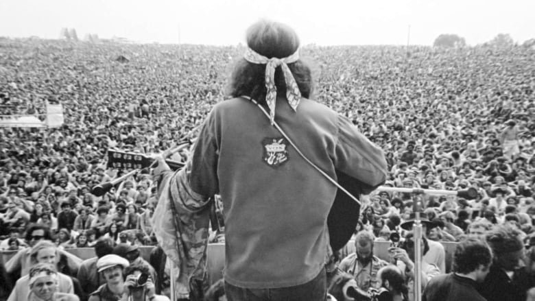 Fotografija: Woodstock se običajno označuje kot rock koncert, vendar je bila glasbena ponudba v resnici zelo pestra.