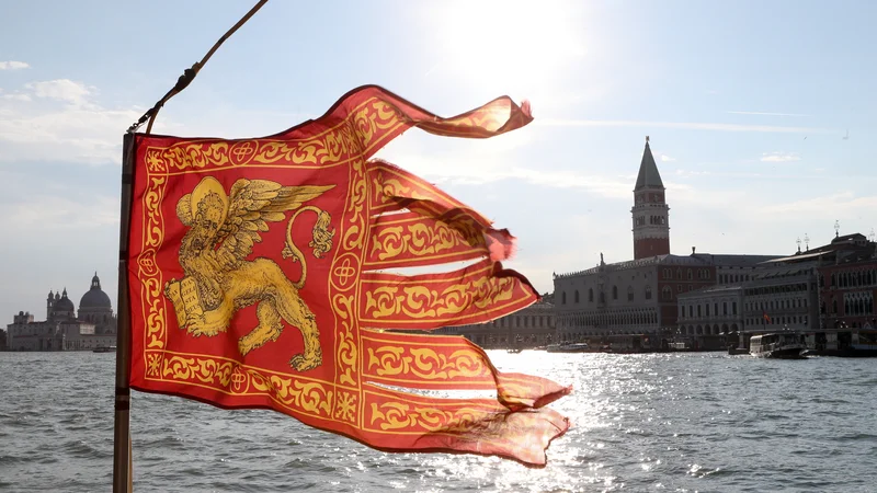 Fotografija: Uredba bo sprva veljala le dva meseca, italijanski tisk o njej piše kot o revoluciji pri urejanju prometa. FOTO: Marko Feist/Delo