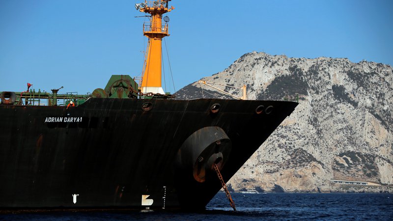 Fotografija: Ameriško pravosodno ministrstvo je v petek zahtevalo zaseg iranskega naftnega supertankerja, ker da krši ameriške sankcije. FOTO: Jon Nazca/Reuters