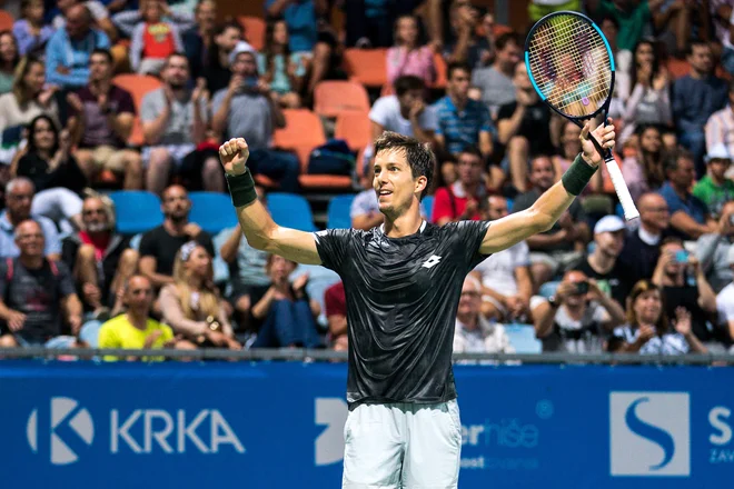 Bedene je edino neprijetnost v Portorožu izkusil po prvem nizu polfinala, ko mu je eden od gledalcev zavpil, ali je zdaj pa spet Slovenec. FOTO: Sportida