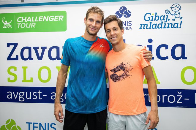 Blaž Rola (levo) in Aljaž Bedene sta bila osrednji figuri turnirja v Portorožu. FOTO: Sportida