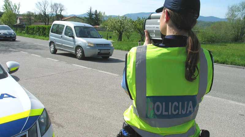 Fotografija: Kot so ob začetku akcije zapisali na spletni strani policije, želijo z akcijo umiriti hitrosti v prometu in vplivati na zavedanje ljudi, da lahko z zmanjšanjem hitrosti vožnje že za nekaj kilometrov na uro pomembno zmanjšajo tveganje za nastanek prometnih nesreč in težo njihovih posledic. FOTO: Policija