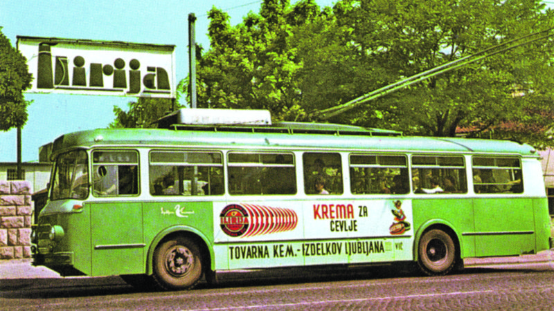 Fotografija: Takšen je bil do potnikov razmeroma prijazni ljubljanski trolejbus z Avtomontažino karoserijo. Fotodokumentacija Dela