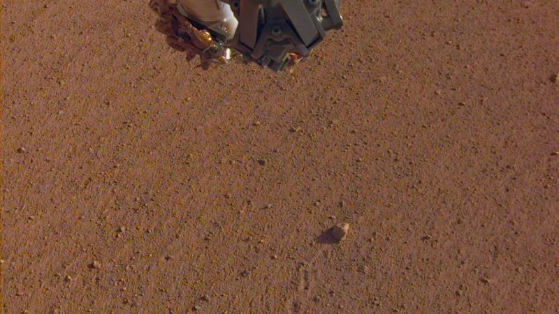 Fotografija: Kotaleči se kamenček. FOTO: NASA/JPL-Caltech