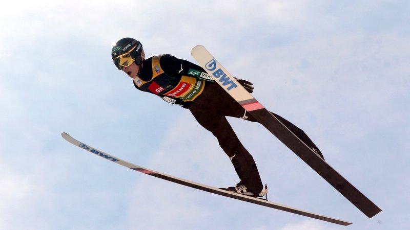 Fotografija: Japonski skakalni zvezdnik Rjoju Kobajaši je prepričljivo zmagal na prvi tekmi v Hakubi. Foto: Marko Feist
