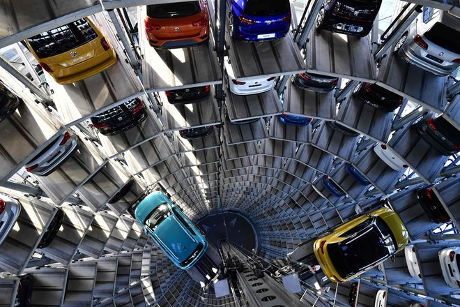 Volkswagnov avtomobilski stolp v Wolfsburgu. FOTO: Tobias Schwarz/AFP