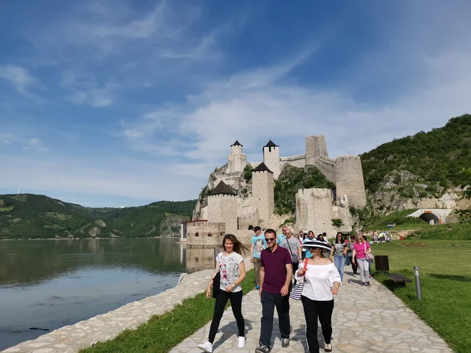 Prenova trdnjave je trajala pet let in je obsegala poleg arheoloških raziskav in ogromne rekonstrukcije zgradb tudi ureditev okolice. FOTO: Milena Zupanič