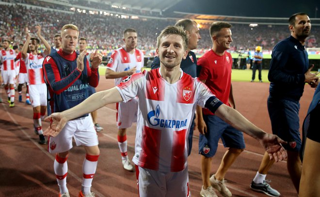 Nogometaši Crvene zvezde so se veselili uvrstitve v ligo prvakov, a povratna tekma s Švicarji je veliko pozornosti pritegnila iz drugačnih razlogov. FOTO: Reuters