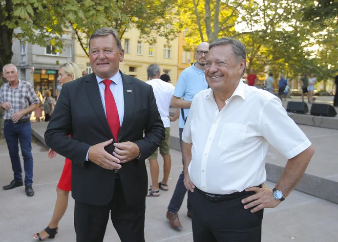 Soboški župan Aleksander Jevšek se bo v ponedeljek udeležil sprejemov otrok na vsaki šoli posebej in prvošolcem podaril otroško monografijo Murske Sobote.