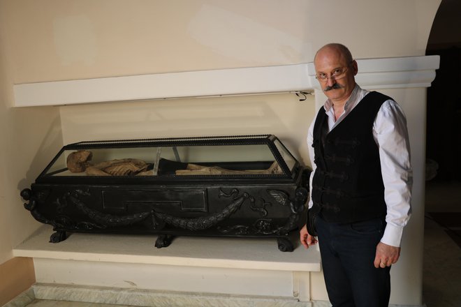 Zoltan Kepe je pripravil knjigo in razstavo o Hadikovi Mumiji. Foto Jože Pojbič