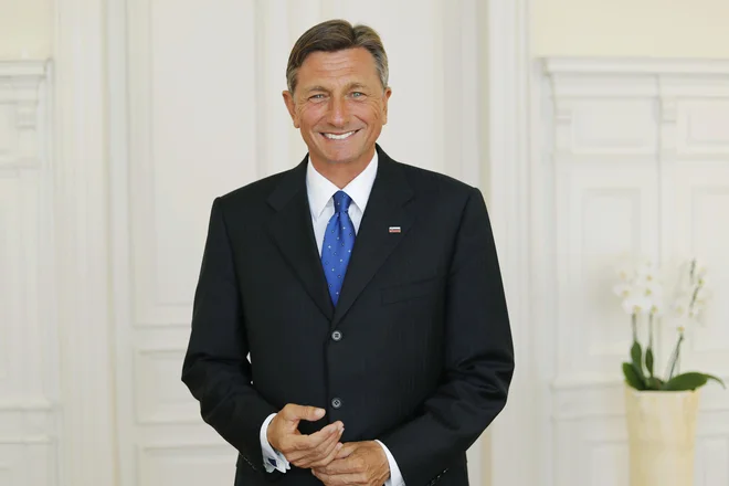 Predsednik države Borut Pahor se spominja, da so na prvi šolski dan mirno in plašno sedeli v klopeh in se spraševali, kaj se bo zgodilo z njimi. Foto Leon Vidic/ Delo