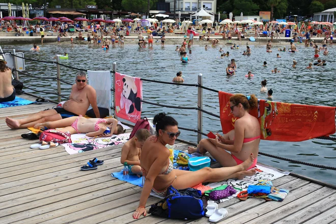 Na Obali v poletni sezoni skorajda ni bilo proste sobe. FOTO: Tomi Lombar