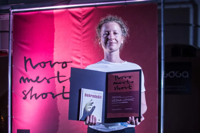 Nagrado so na festivalu Novo mesto short, ki ga organizira založba Goga, podelili Vesni Lemaić. Foto Ema Koncilija