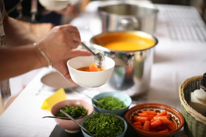 Zdravnica je opozorila, da multivitaminske tablete lahko učinkujejo kot dopolnilo, niso pa nadomestilo za zdravo prehranjevanje. FOTO: Jure Eržen/Delo