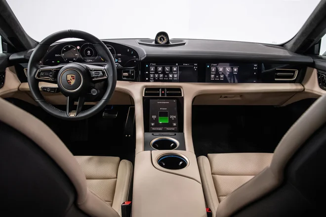 Armaturna plošča je v celoti digitalna. Foto Porsche