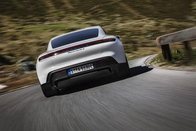 Porsche taycan uvodoma ne bo niti malo poceni. Foto Porsche