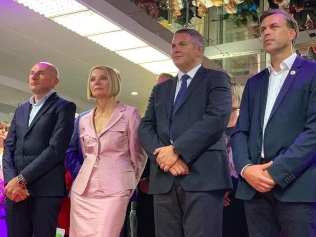 Na otvoritvi so bili minister Aleš Šebeder, direktorica Milena Kramar Zupan, Dejan Židan, predsednik državnega zbora in Gregor Macedoni, župan messtne občine Novo mesto. Foto L. P.