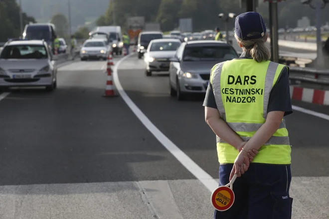 a zagotavljanje pretočnosti prometa bodo na terenu policisti in kranjski mestni redarji. FOTO: Mavric Pivk/Delo