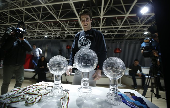 Najboljši slovenski deskar na snegu hrani v zbirki uspehov tudi kristalne globuse. FOTO: Matej Družnik/Delo