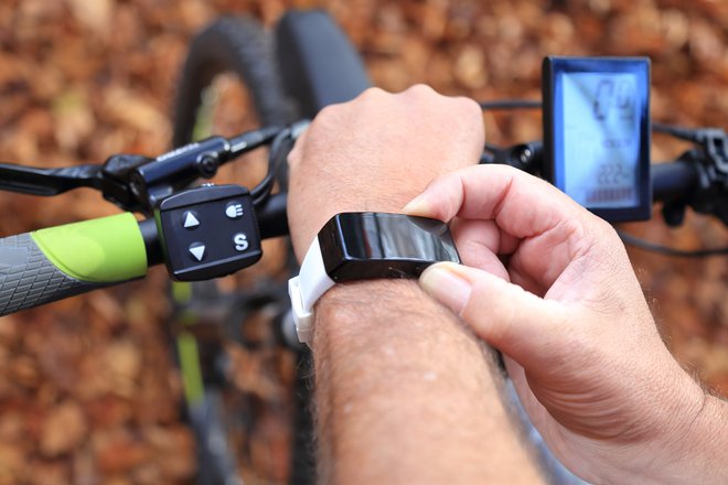 Ure GPS vse bolj uporabljajo tudi kolesarji. FOTO: Shutterstock