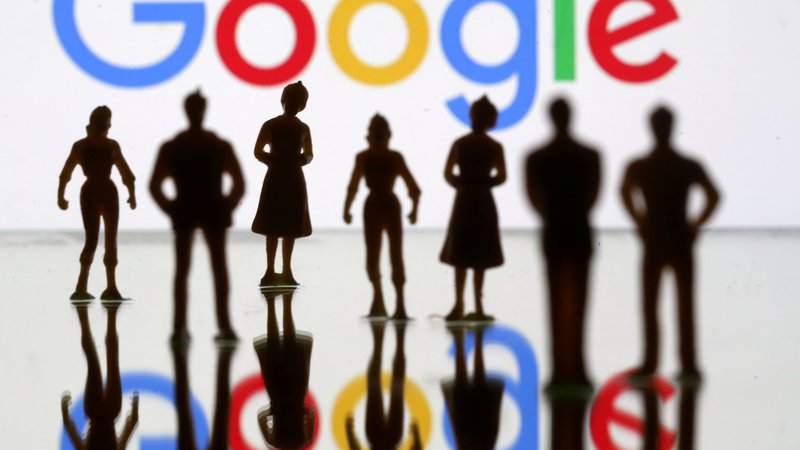 Fotografija: FILE PHOTO: Small toy figures are seen in front of Google logo in this illustration picture, April 8, 2019. REUTERS/Dado Ruvic/Illustration/File Photo Foto Dado Ruvic Reuters