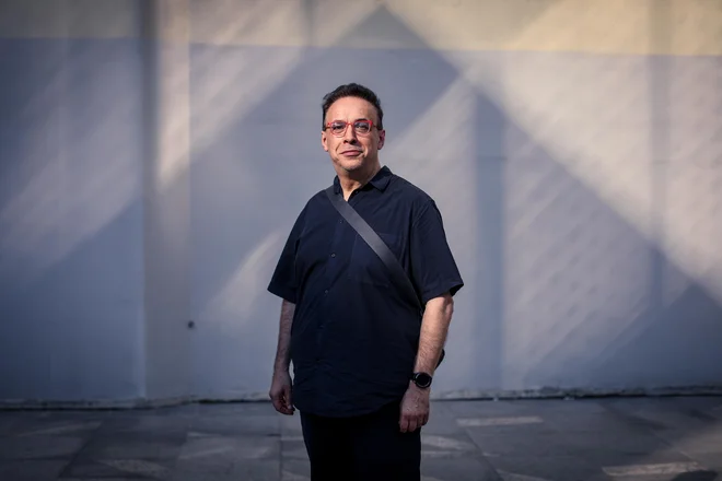 Lev Manovich je avtor več teoretskih knjig, prevedenih v številne jezike, in profesor na Mestni univerzi New Yorka. Poleg kanoničnih knjig o razvoju novih medijev Jezik novih medijev in Software prevzame kontrolo je tudi avtor knjige o instagramu. FOTO: Voranc Vogel
