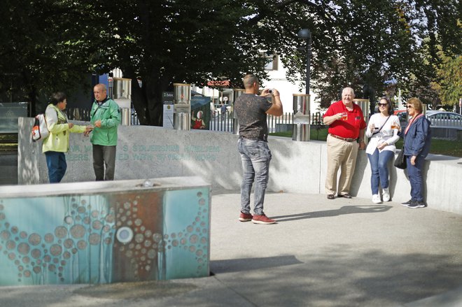 Fontana piv v Žalcu je postala prava turistična znamenitost. FOTO: Leon Vidic<br />
 