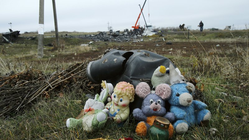 Fotografija: Med 298 žrtvami je bilo tudi 80 otrok. FOTO: Reuters