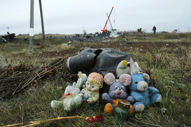 Med 298 žrtvami je bilo tudi 80 otrok. FOTO: Reuters