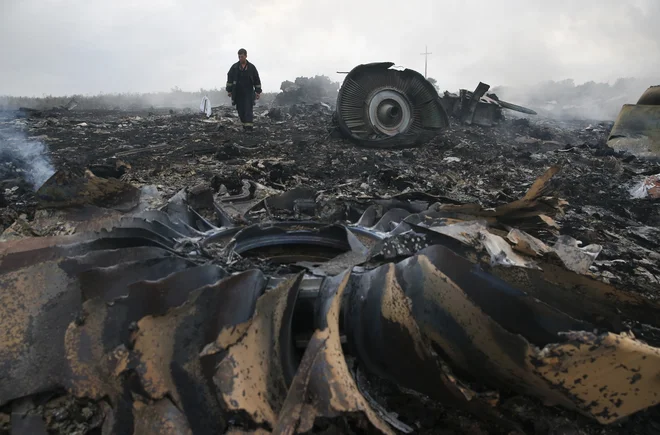 Po nekaj dneh so predstavnikom Ovseja vendarle dovolili vstop na območje tragedije. FOTO: Reuters