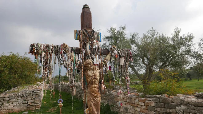 Vsako leto baziliko obišče na stotine ljudi. FOTO: Jan Klokočovnik/ Delo