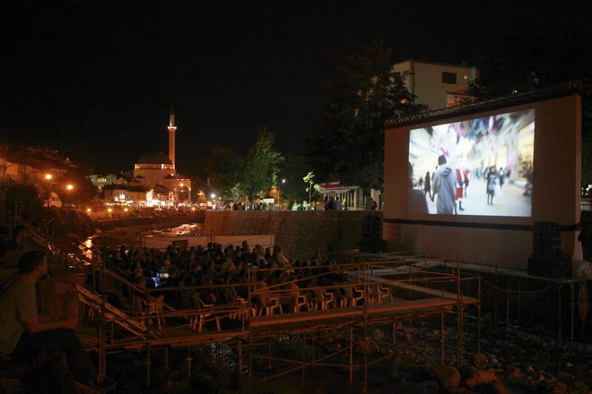 Prizren, drugo največje mesto na Kosovu, takoj za Prištino, velja za kulturno prestolnico države. Tudi zaradi vsakoletnega festivala dokumentarnega filma, največjega na območju nekdanje Jugoslavije in Balkanu, ki ga danes poznajo po vsem svetu. FOTO: Reuters