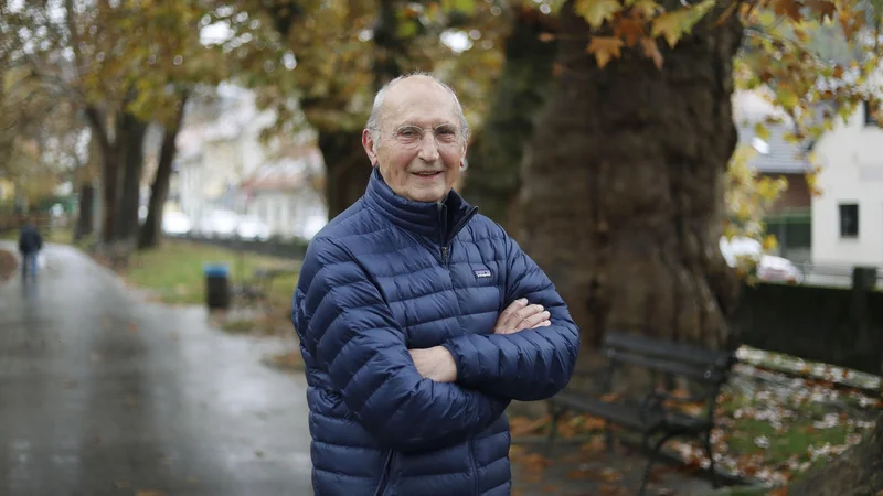Fotografija: Vsako jutro se zbudi ob petih, potem ob jutranji kavi prebere časopise. FOTO: Leon Vidic