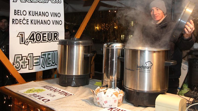 Fotografija: V veselem decembru tradicija zapoveduje kuhano vino, vendar obstajajo alternative. FOTO: Ljubo Vukelič