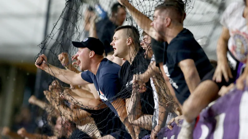 Fotografija: Nogometni utrip v Mariboru vodi ljubezen do vijoličnih, a najbolj nogometno mesto, kot trdijo Mariborčani, si zasluži še več pozornosti do drugih in v Sloveniji nekoč prepoznavnih klubov. FOTO: Roman Šipić/Delo