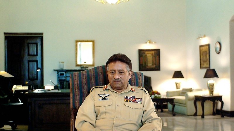 Fotografija: Pervez Mušaraf, karierni vojak, ki je z vojaškim državnim udarom leta 1999 je v Pakistanu prevzel absolutno oblast. FOTO: AFP