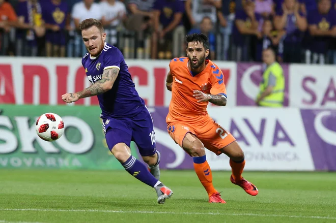 Dino Hotić je zaradi zaslužka izbral po kakovosti slabši klub, kot je Maribor, a bo igral v veliko močnejši ligi.<br />
FOTO: Tadej Regent/Delo