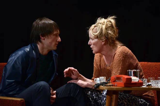 Igra Jugoslavija, moja dežela - Zvezdana Mlakar in Marko Mandić. FOTO: Peter Uhan/SNG Drama Ljubljana